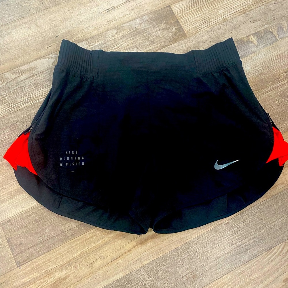 Nike Dri-Fit Run Division Tempo Luxe Shorts
